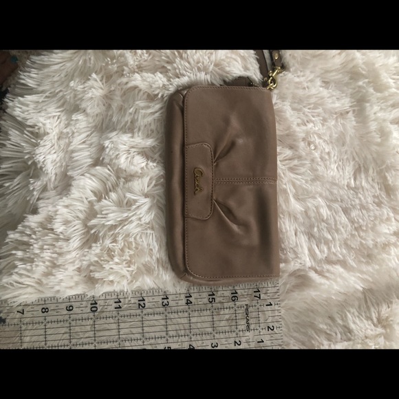 Coach wristlet - Picture 5 of 5